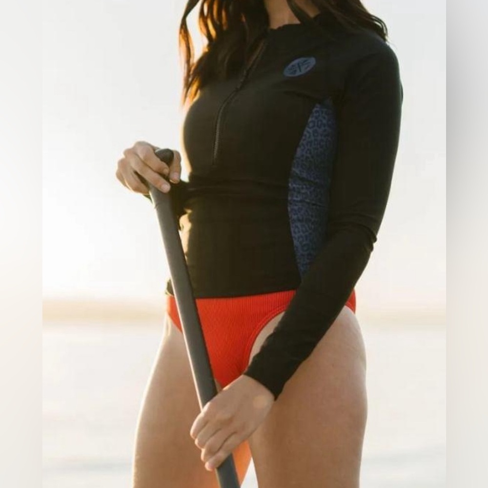 Zyia Black/Leopard Rashguard 1/4 Zip Top Size M